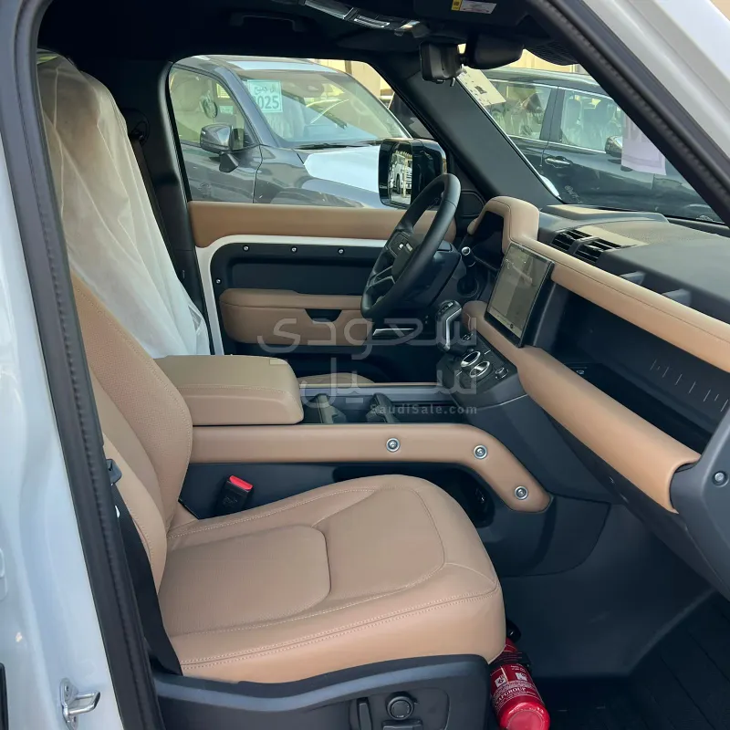 2025 لاند روفر ديفيندر اكس داينمك