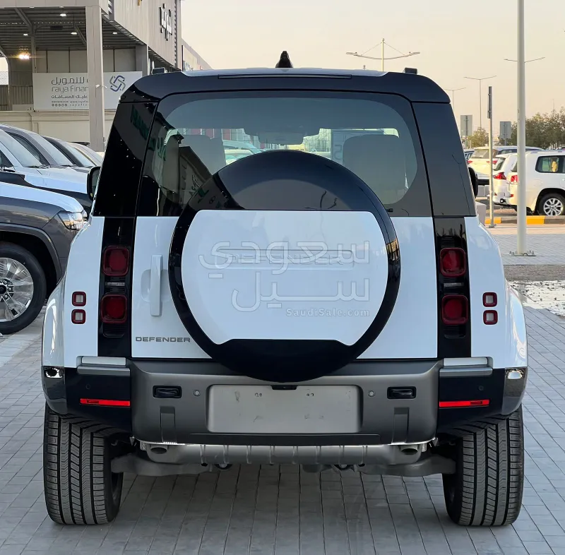 2025 لاند روفر ديفيندر اكس داينمك