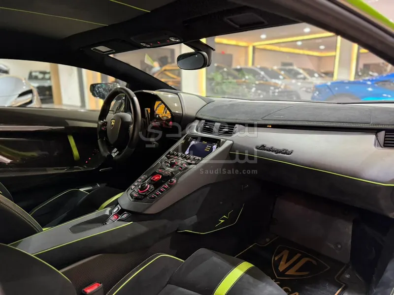 2016 لمبرجيني افنتادور اس في