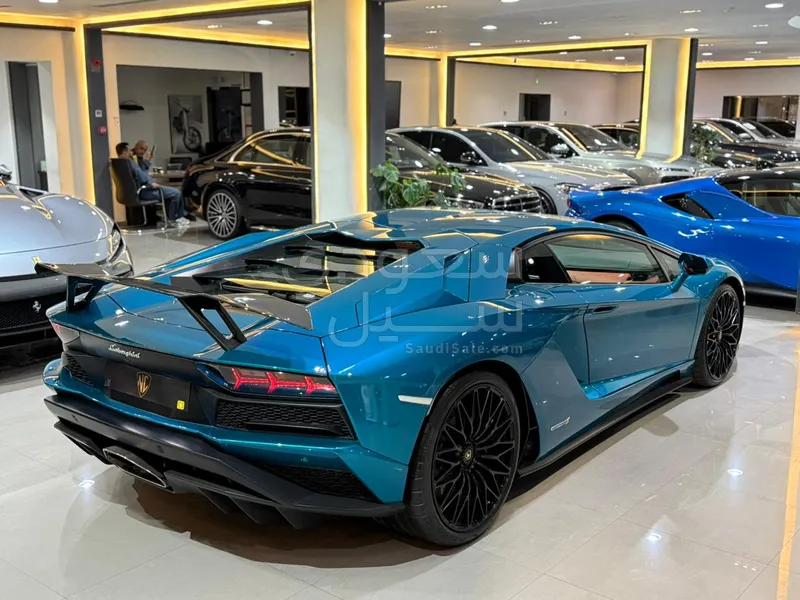 2018 لمبرجيني افنتادور اس