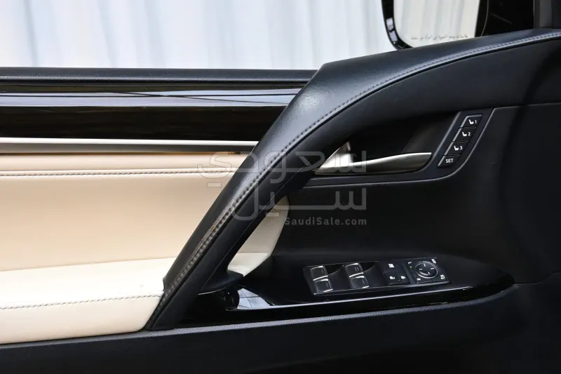 2017 لكزس إل إكس 570