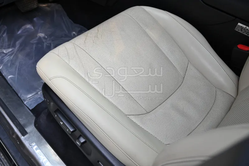 2017 لكزس إل إكس 570