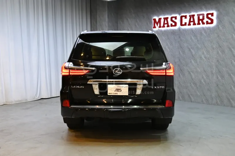 2017 لكزس إل إكس 570