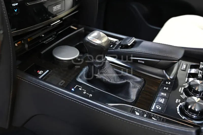 2017 لكزس إل إكس 570