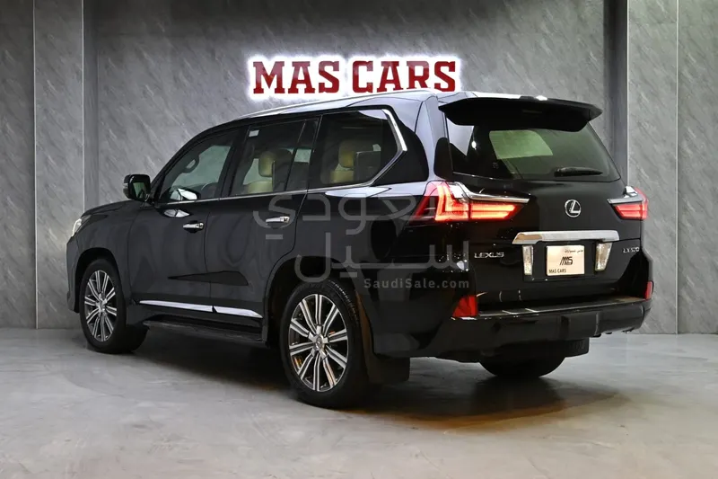 2017 لكزس إل إكس 570