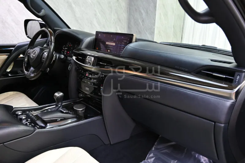 2017 لكزس إل إكس 570