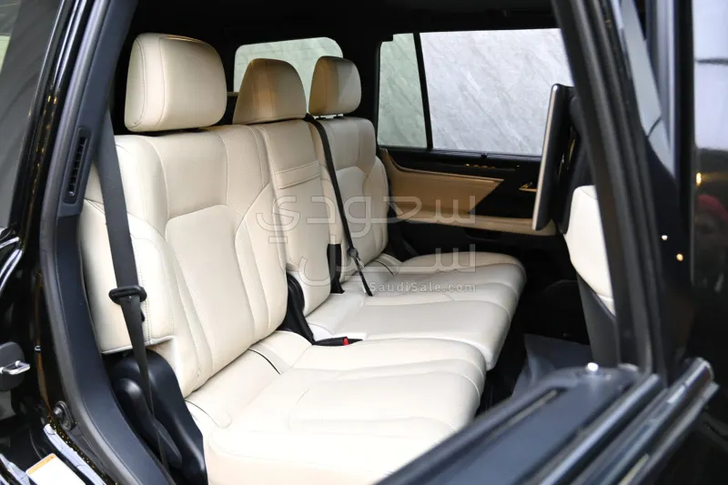 2017 لكزس إل إكس 570