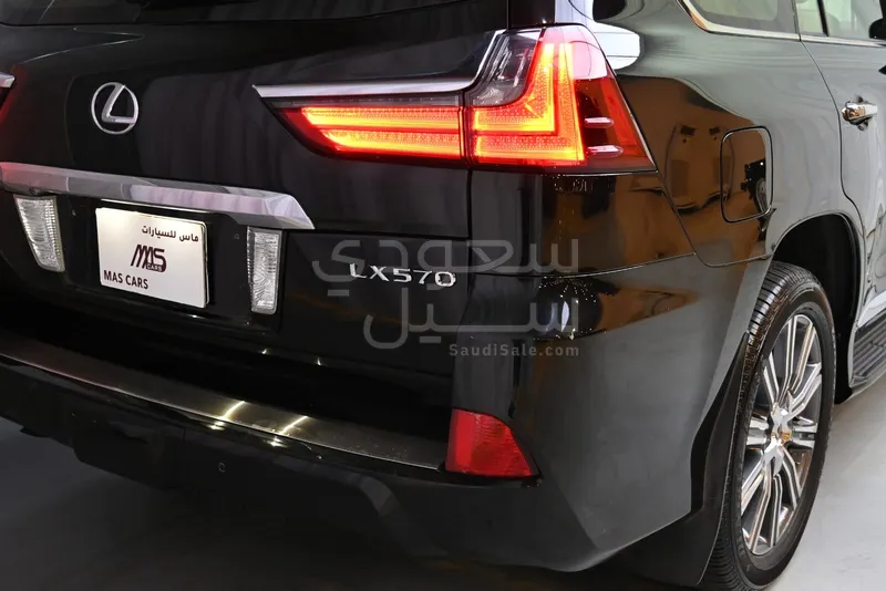 2017 لكزس إل إكس 570