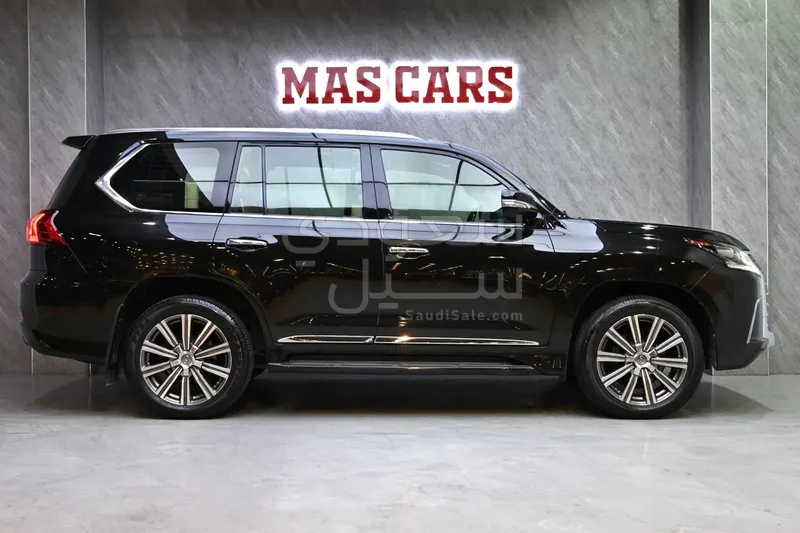 2017 لكزس إل إكس 570