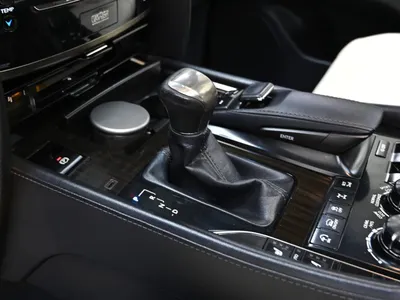 2017 لكزس إل إكس 570