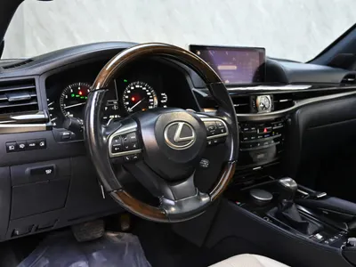 2017 لكزس إل إكس 570