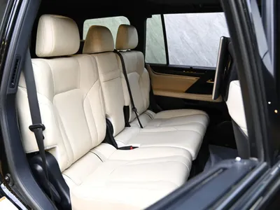 2017 لكزس إل إكس 570