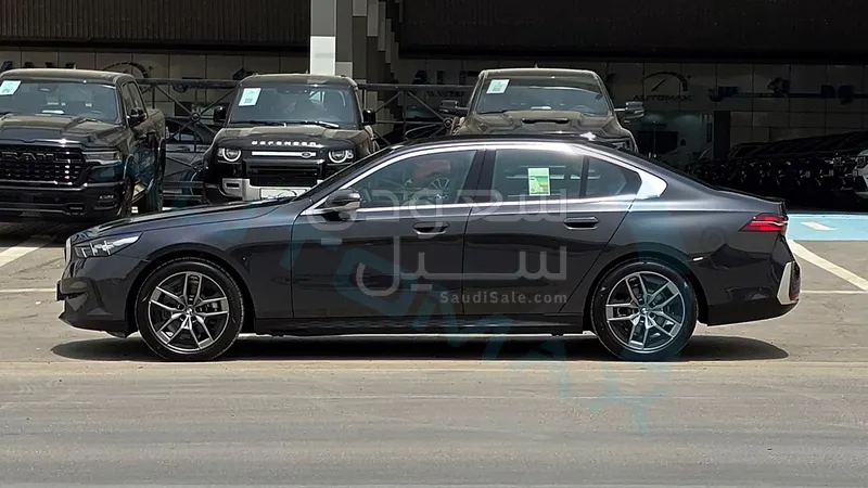 2025 بي ام دبليو الفئة الخامسة 520 أي