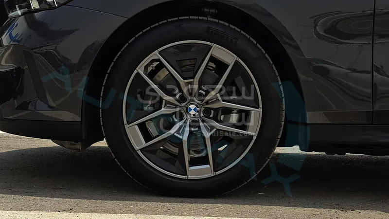 2025 بي ام دبليو الفئة الخامسة 520 أي