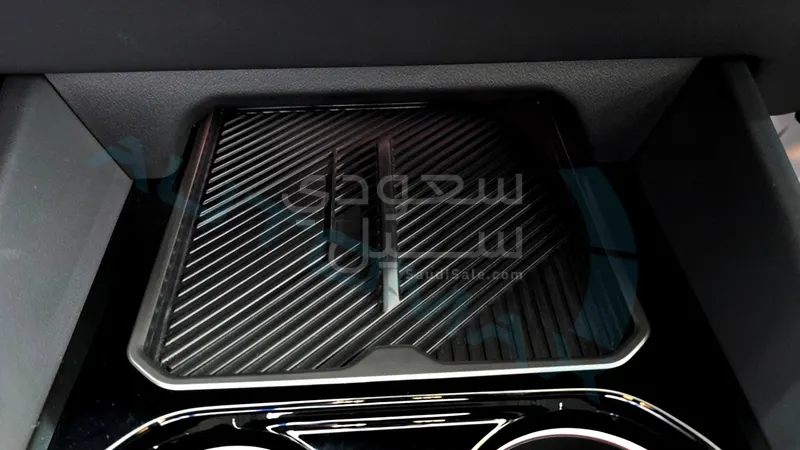 2025 بي ام دبليو الفئة الخامسة 520 أي