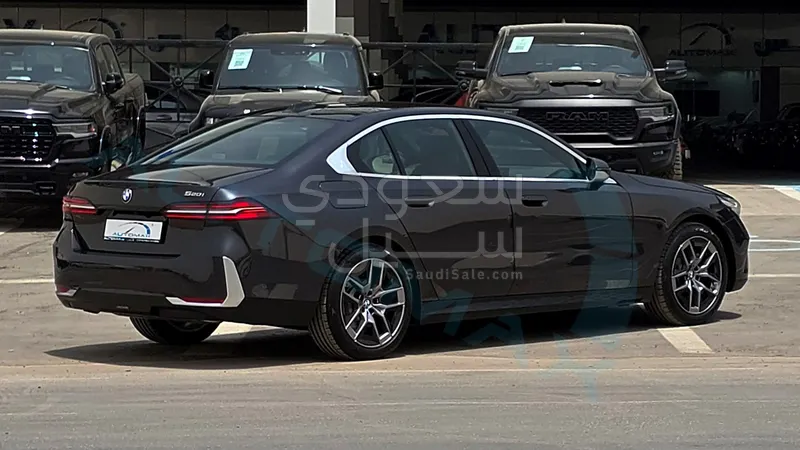 2025 بي ام دبليو الفئة الخامسة 520 أي