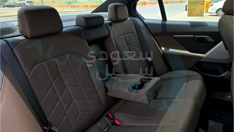 2025 بي ام دبليو الفئة الخامسة 520 أي