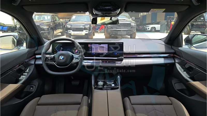 2025 بي ام دبليو الفئة الخامسة 520 أي