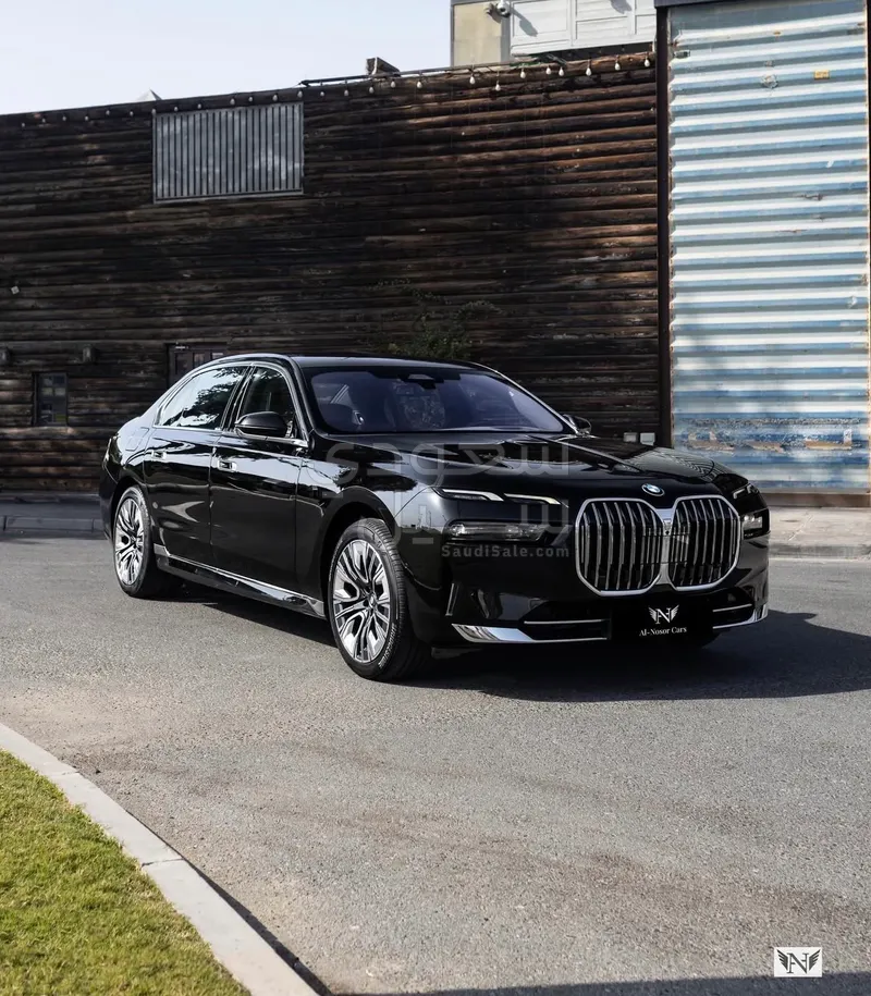 2023 بي ام دبليو الفئة السابعة 735أي