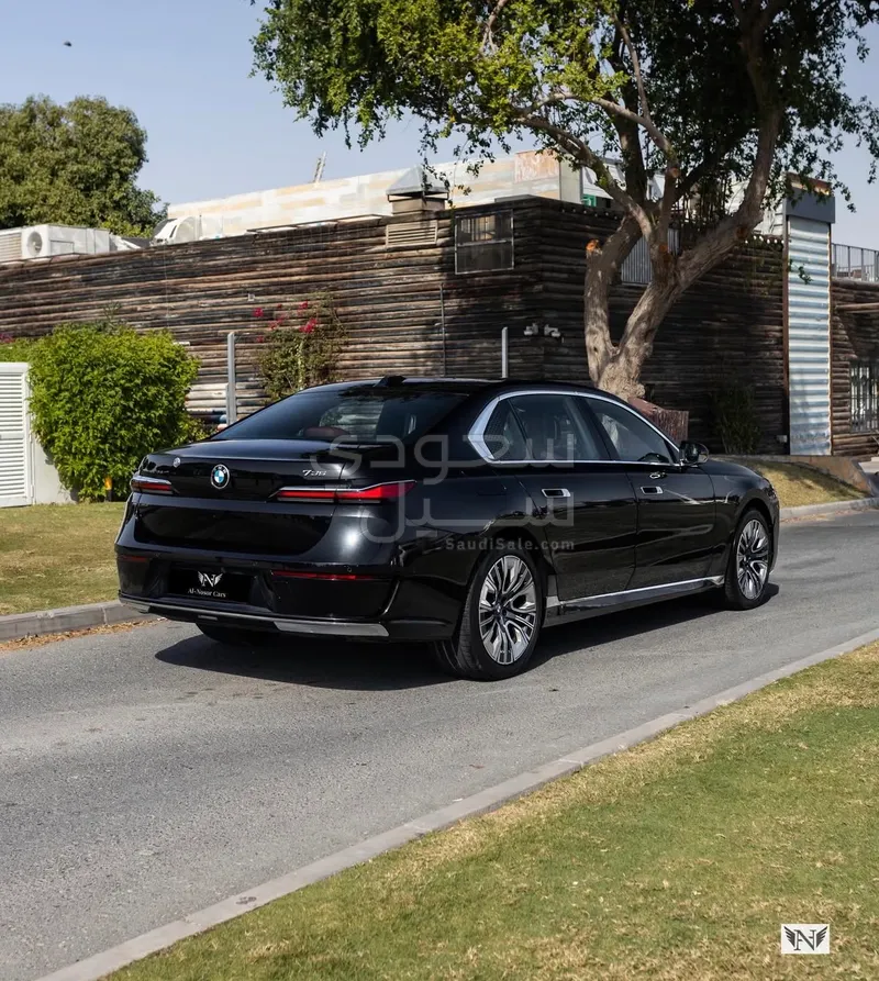 2023 بي ام دبليو الفئة السابعة 735أي