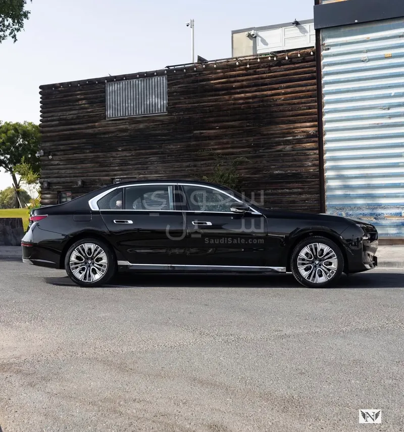 2023 بي ام دبليو الفئة السابعة 735أي