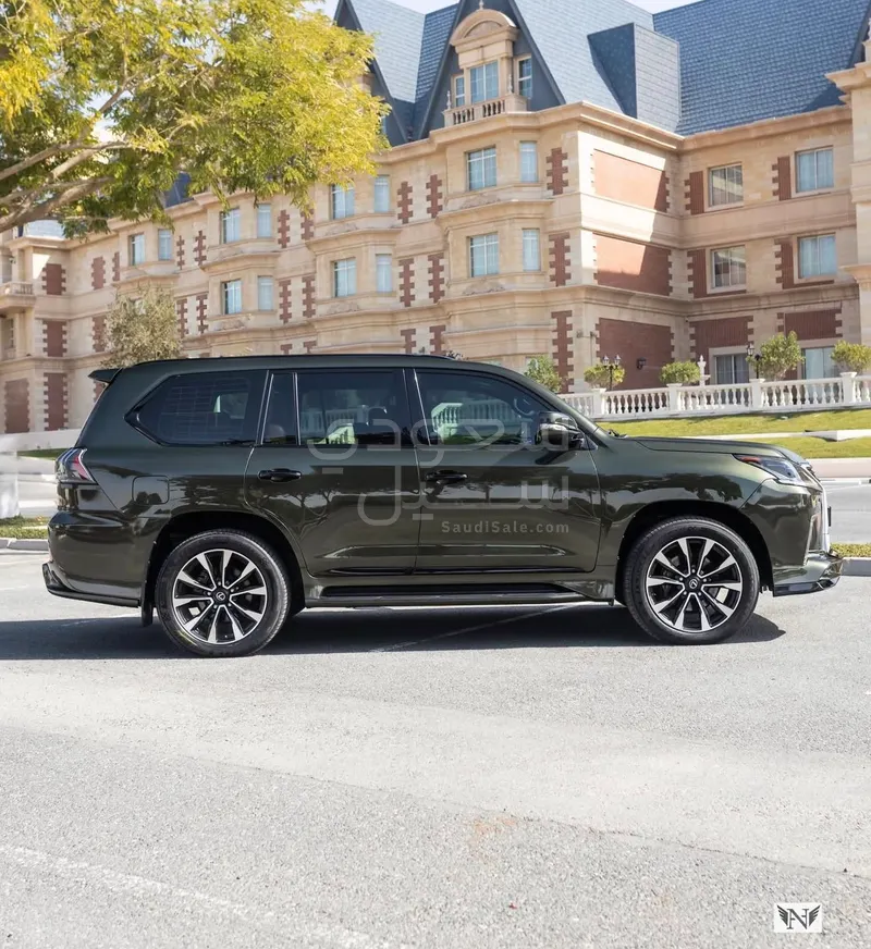 2017 لكزس إل إكس 570 بلاك اديشن