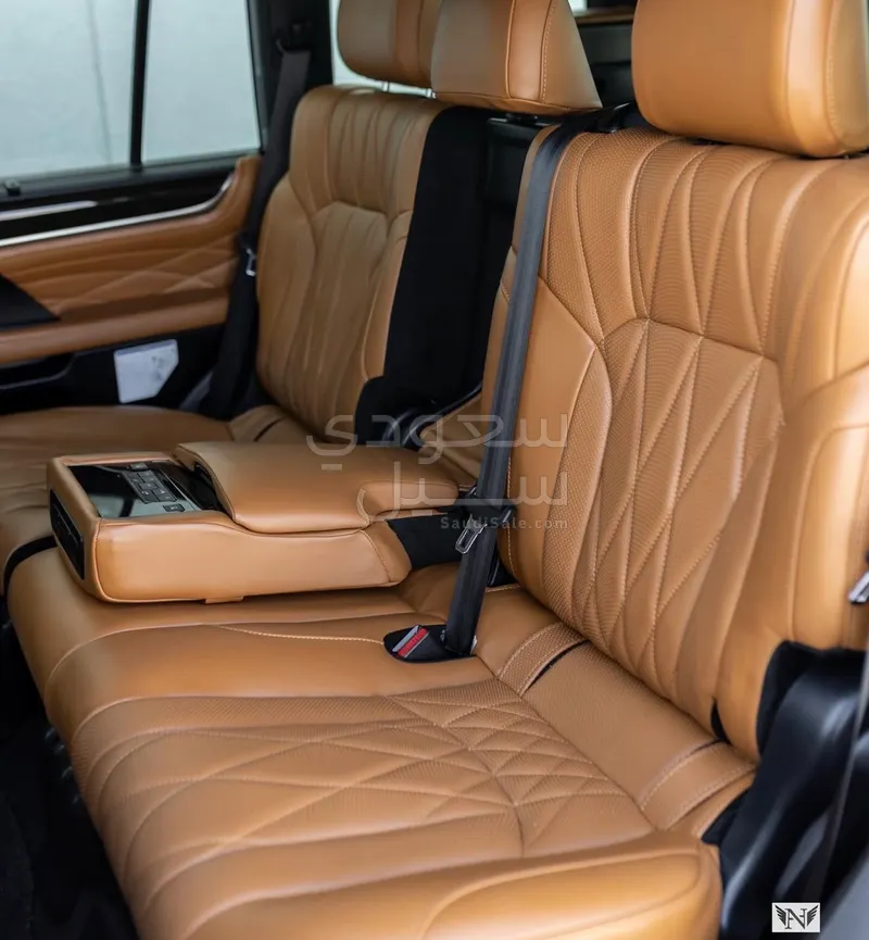 2017 لكزس إل إكس 570 بلاك اديشن