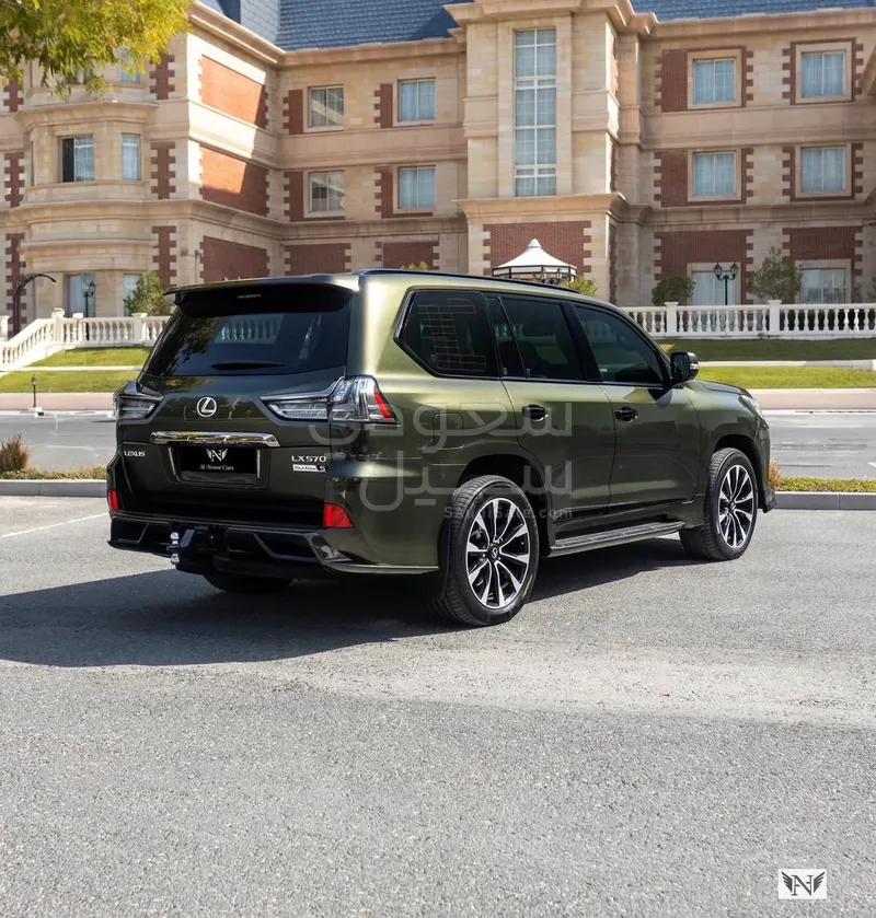 2017 لكزس إل إكس 570 بلاك اديشن