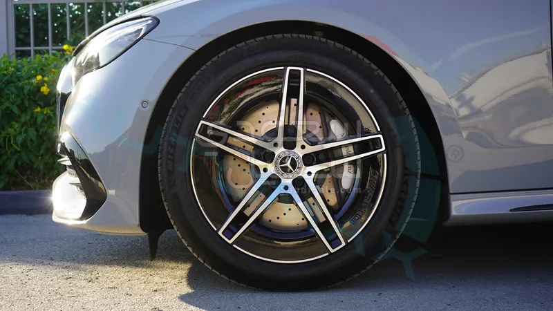 2025 مرسيدس - بنز إي 200 أي إم جي