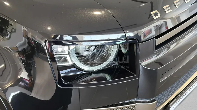 2024 لاند روفر ديفيندر اكس 110