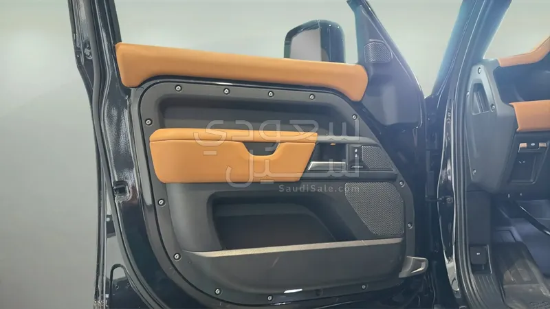 2024 لاند روفر ديفيندر اكس 110