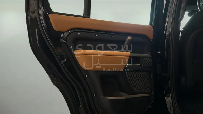 2024 لاند روفر ديفيندر اكس 110