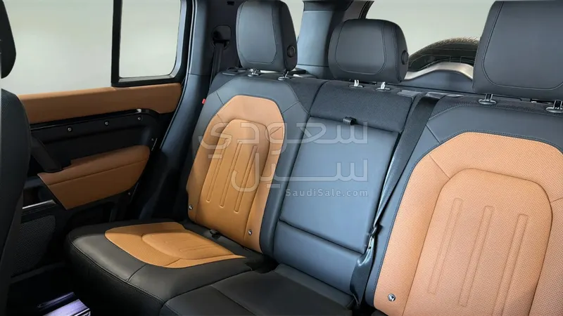 2024 لاند روفر ديفيندر اكس 110