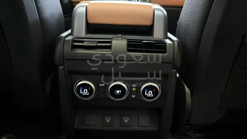 2024 لاند روفر ديفيندر اكس 110