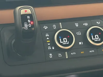 2024 لاند روفر ديفيندر اكس 110