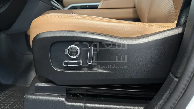 2025 لاند روفر ديفيندر 130 اكس