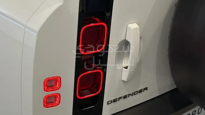 2025 لاند روفر ديفيندر 130 اكس