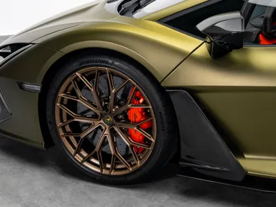 2025 Lamborghini Revuelto