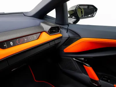 2025 Lamborghini Revuelto