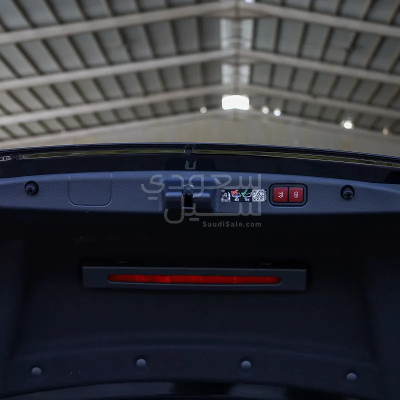 2025 مرسيدس - بنز إي 200