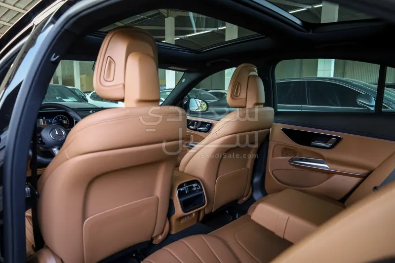 2025 مرسيدس - بنز إي 200