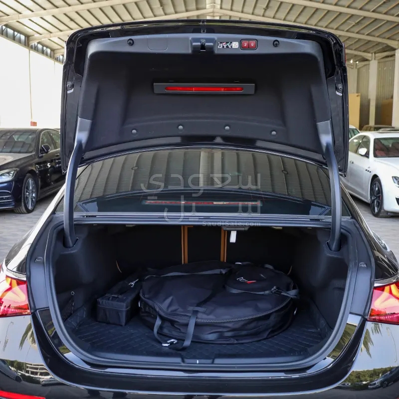 2025 مرسيدس - بنز إي 200