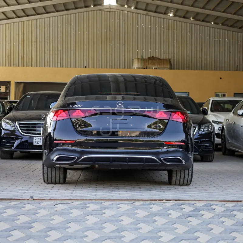 2025 مرسيدس - بنز إي 200