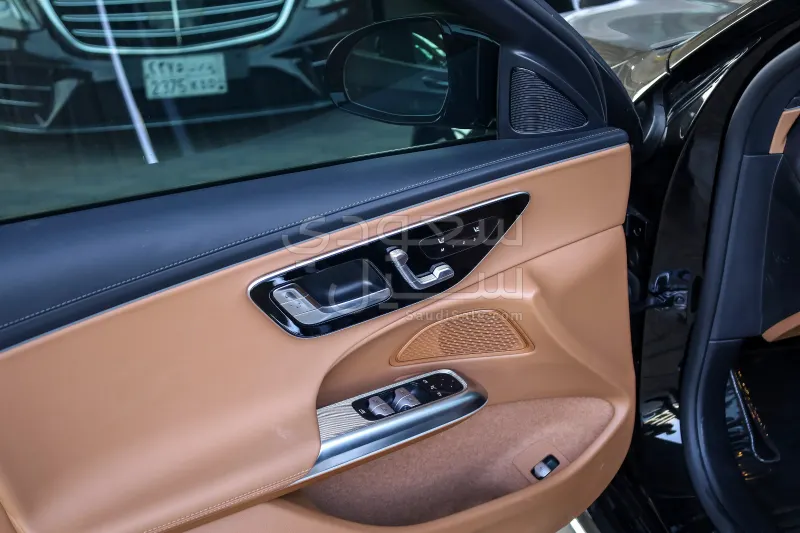 2025 مرسيدس - بنز إي 200