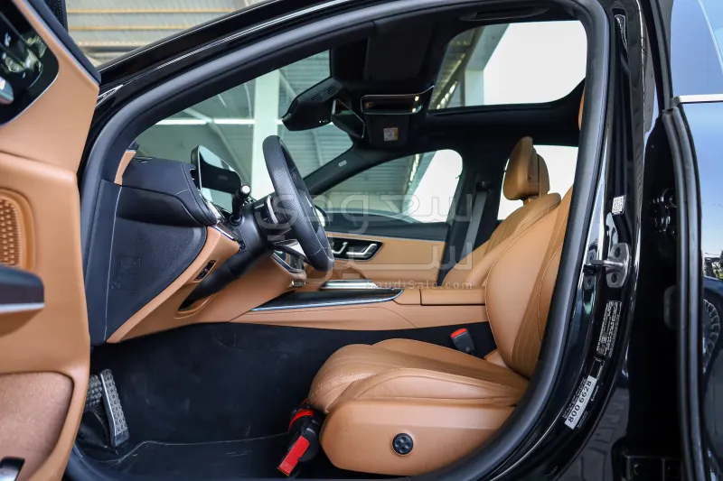 2025 مرسيدس - بنز إي 200