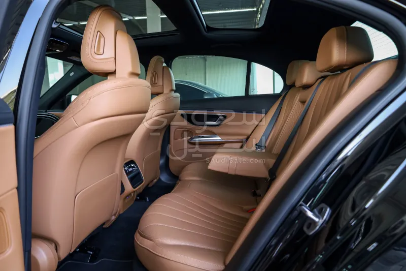 2025 مرسيدس - بنز إي 200