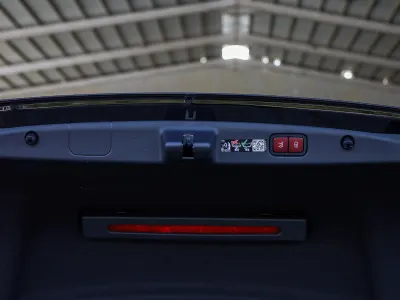 2025 مرسيدس - بنز إي 200