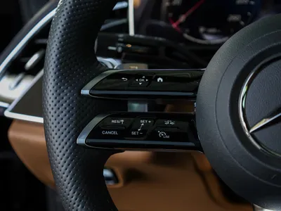 2025 مرسيدس - بنز إي 200