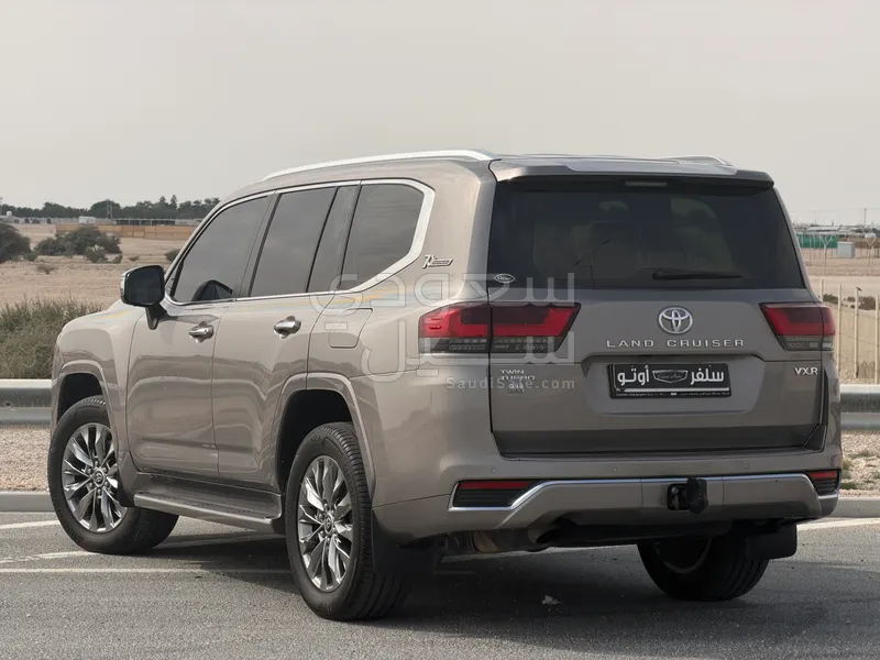 2022 تويوتا لاند كروزر في اكس ار