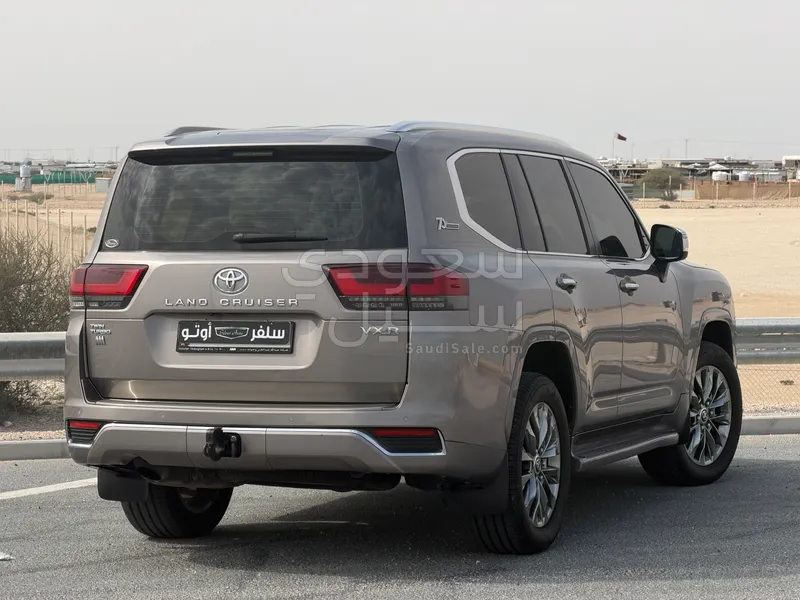 2022 تويوتا لاند كروزر في اكس ار
